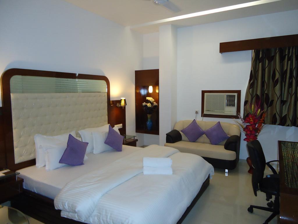 Hotel Sun Plaza Ankleshwar Dış mekan fotoğraf