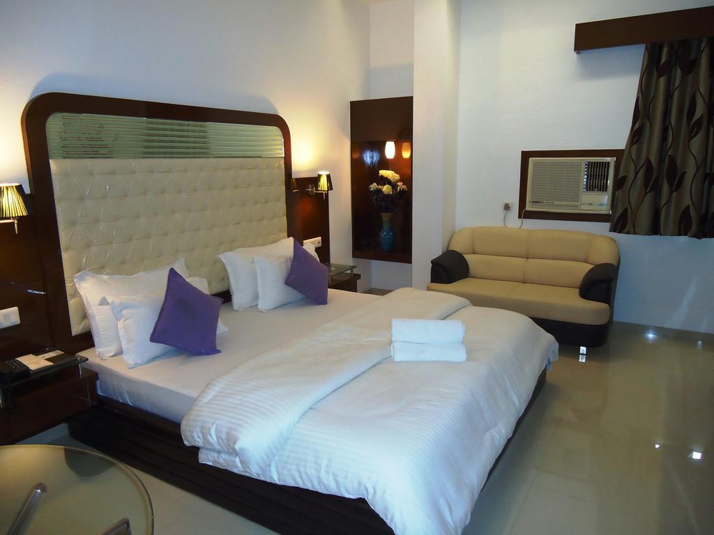 Hotel Sun Plaza Ankleshwar Dış mekan fotoğraf