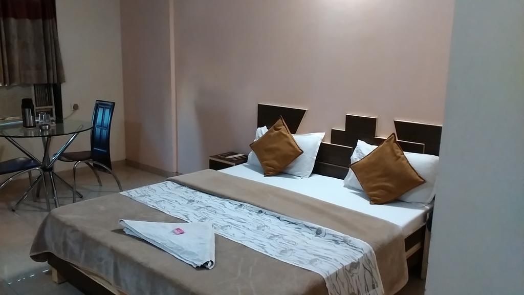 Hotel Sun Plaza Ankleshwar Dış mekan fotoğraf