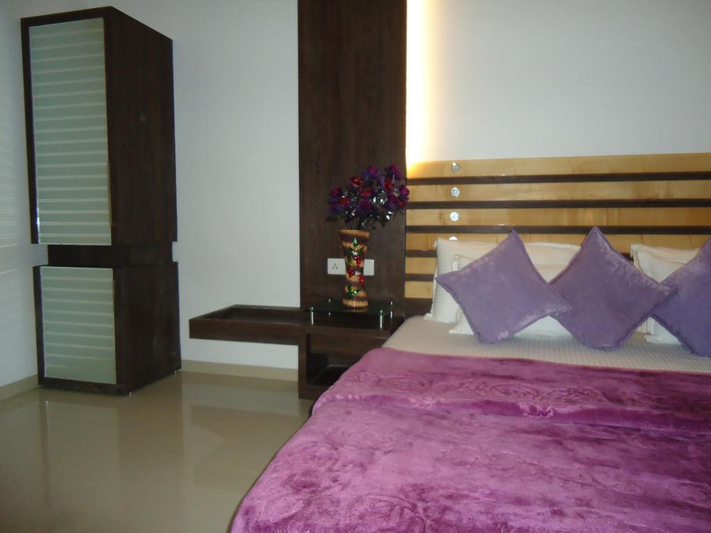 Hotel Sun Plaza Ankleshwar Dış mekan fotoğraf