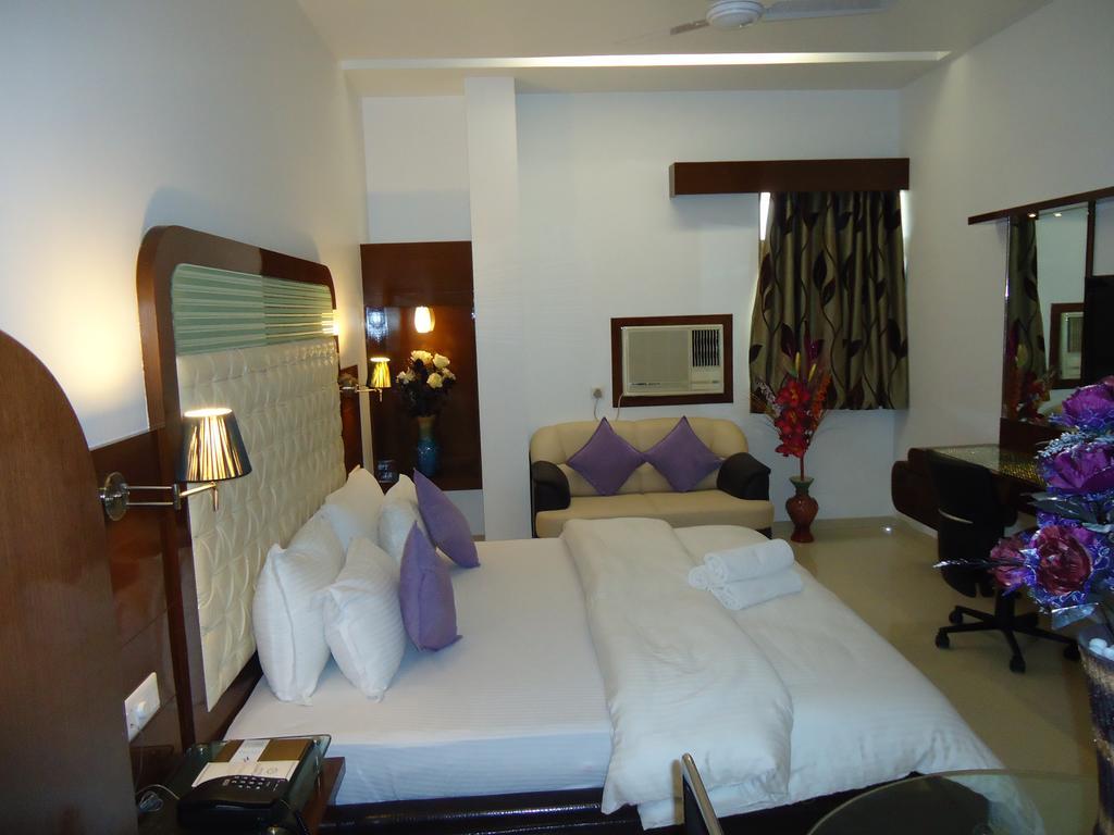 Hotel Sun Plaza Ankleshwar Dış mekan fotoğraf
